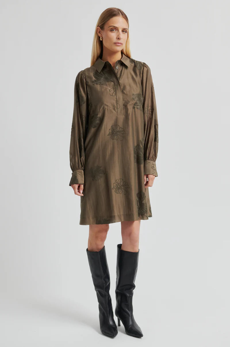 Zelda jurk Second Female Bruin look