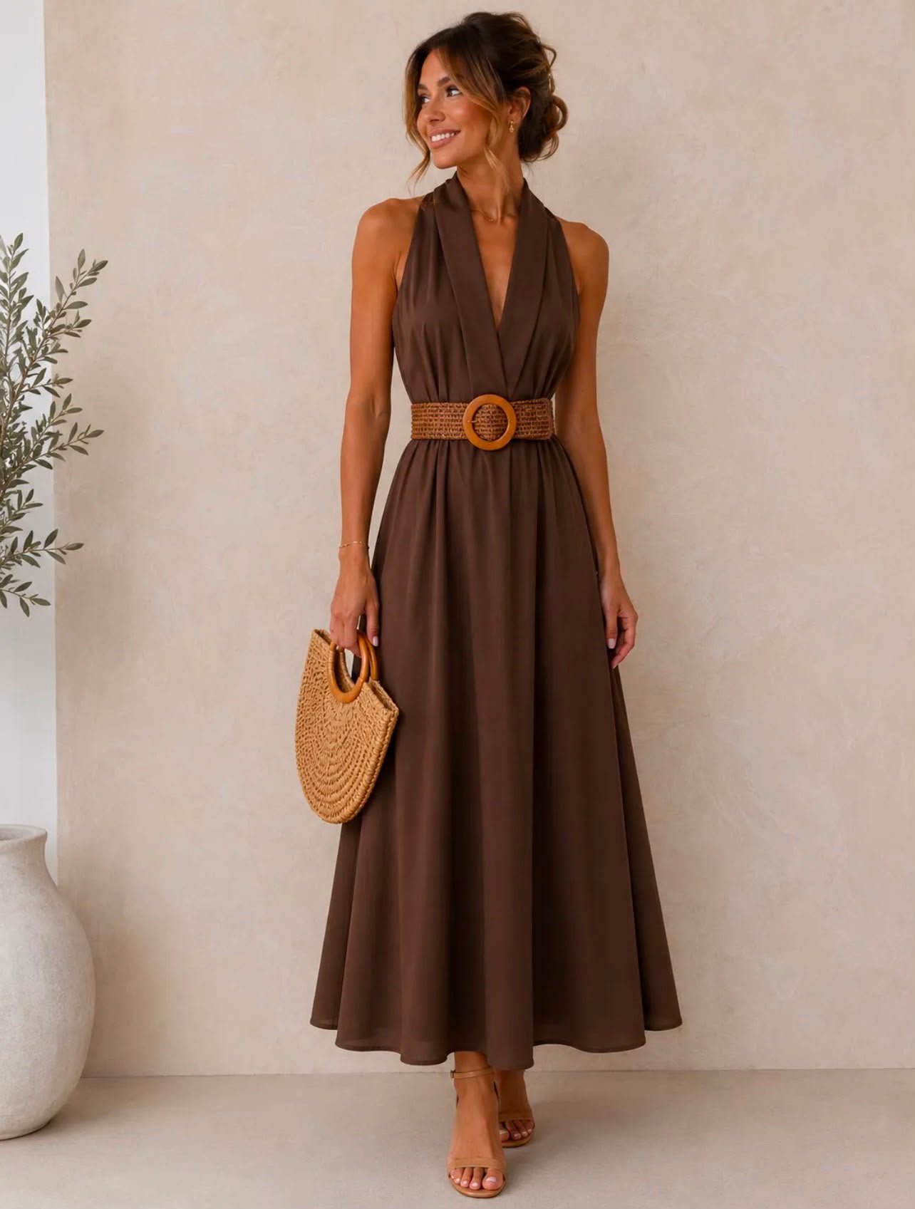 Elegante bruine maxi-jurk met ceintuur