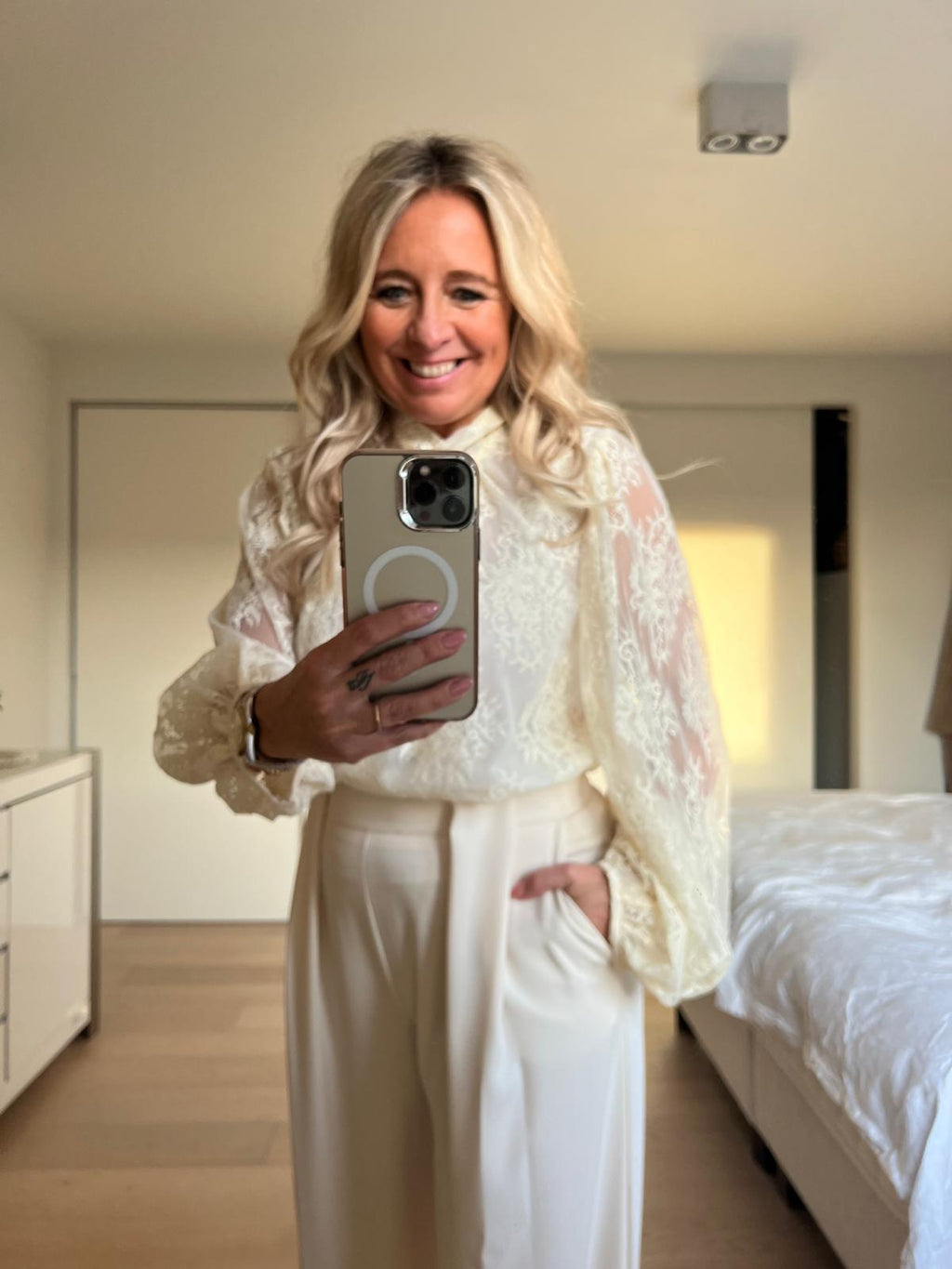 Ziza blouse Rinascimento Wit look