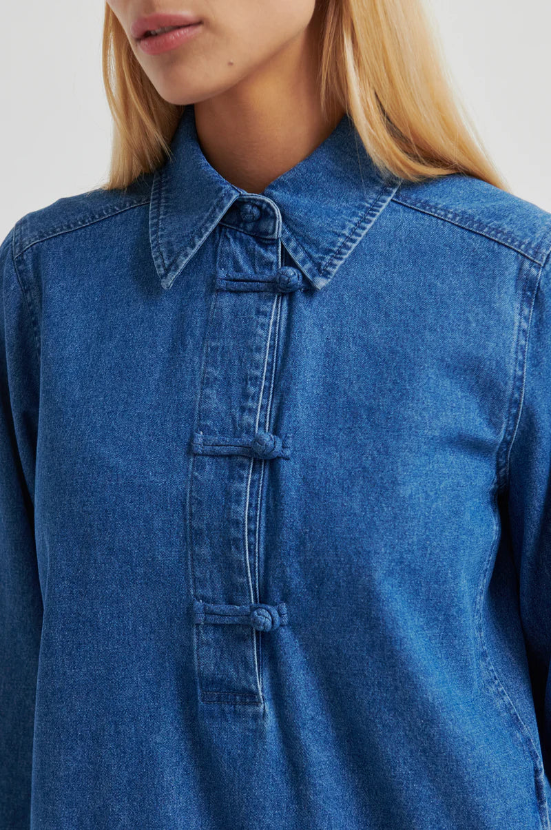 Zlata jurk Second Female Blauw detail